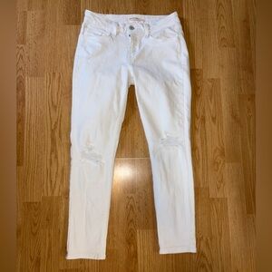 Levi's White Skinny Jeans with Knee Distress